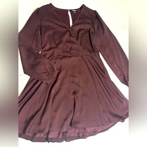 Burgundy mid long sleeve dress. Worn twice from Express size large.